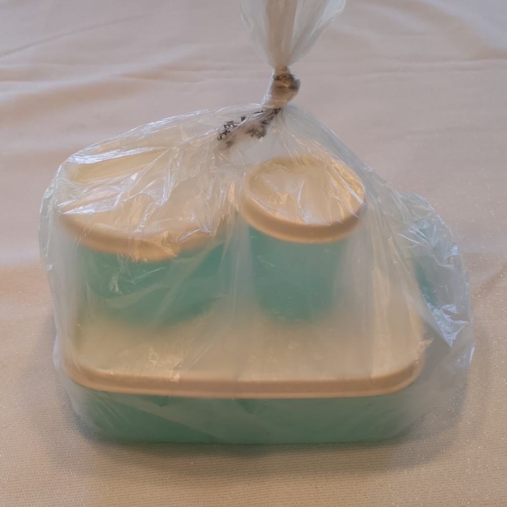 NIP Tupperware Lunch Set - Picture 5 of 5